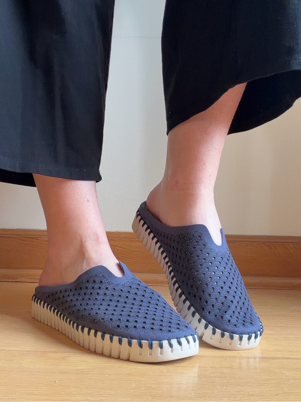 Ilse Jacobsen - Tulip Perforated Slip-On Mules, Navy